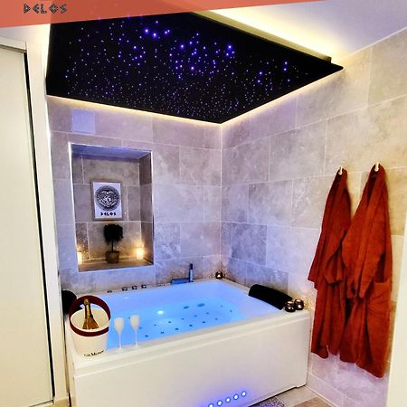 - La Suite Delos - Jacuzzi 2 Places - Centre Ville A Pied - Lit Queen Size - Parking Privee - Wifi - City Center Within Walking Distance - Quimper Exterior foto